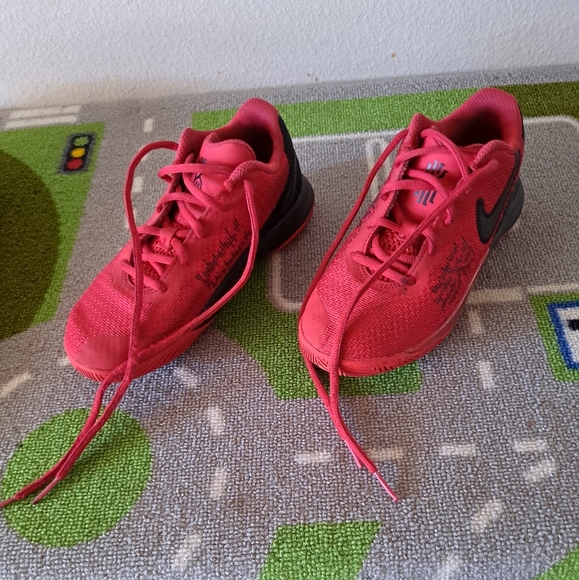 Nike Other - Nike Red Kyrie Flytrap , youth 1.5